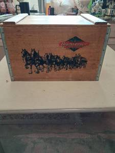 lot 4 image: Budweiser Clydesdales Wooden Box Since 1876