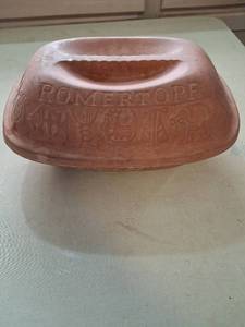 lot 34 image: Romertopf Clay Bread Baker Covered Round Vessel
