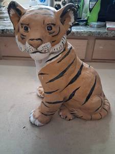 lot 35 image: Tiger Figurine Decorative Ceramic Sitting Sculpture