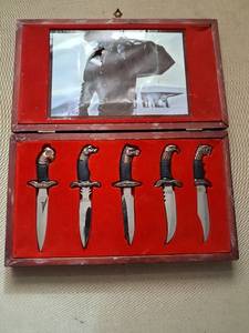 lot 44 image: 5 knifes set