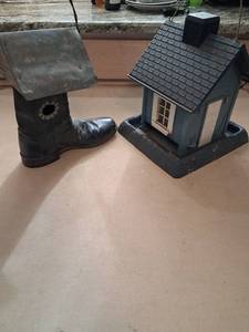 lot 45 image: Bird houses