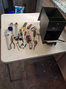 lot 48 image: Us army box with tools