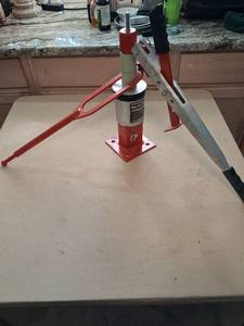 lot 50 image: Mini tire changer