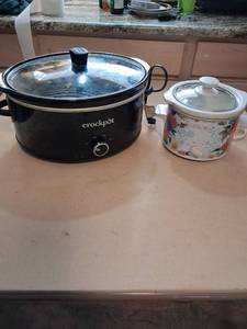 lot 52 image: 2 crock pots