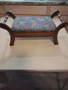 lot 55 image: KNee stool
