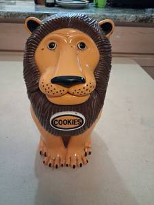 lot 59 image: Tiger cookie jar