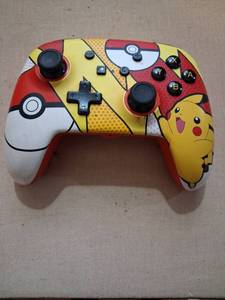 lot 68 image: Pok�mon controller