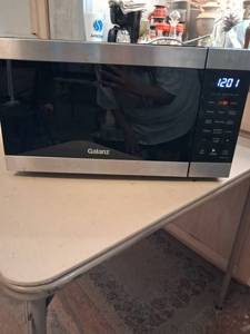 lot 74 image: Galanz Air Fry Microwave 1200W