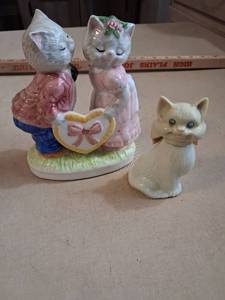 lot 80 image: Lot of 3 Cat Figurines Painted Ceramic Tableware Decor