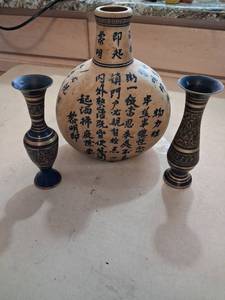 lot 82 image: Chinese Calligraphy 3-Piece Ceramic Vase Set with Pair of Urns