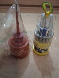lot 85 image: The Lee Hardware Co. Screwdriver Bit Set with Plastic Case and Keychain