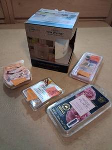 lot 93 image: Mainstays Electric Wax Warmer with Wax Melts Lot