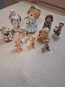 lot 103 image: Figurine Collection Lot 14 Pieces Angels Cherubs Bears
