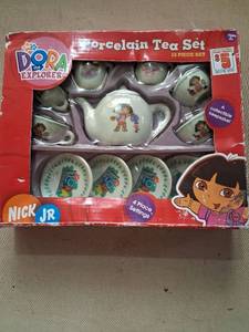 lot 113 image: Dora the Explorer Porcelain Tea Set 13 Piece Nick Jr