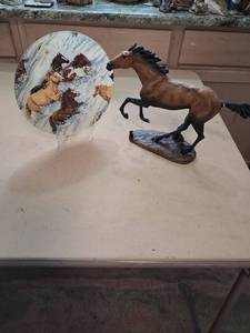 lot 116 image: Horse Figurine and Decorative Plate with Horse Motif