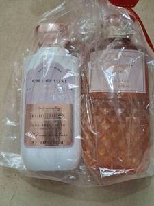 lot 122 image: Bath & Body Works Champagne Daily Nourishing Body Lotion 8 FL OZ 230mL 2-Pack