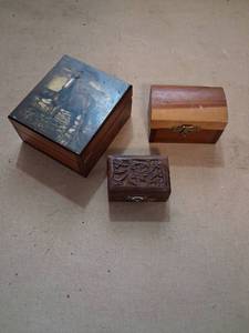 lot 131 image: Lot of 3 Wooden Boxes with Metal Hardware and Decorative Top