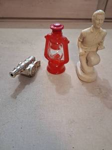 lot 132 image: Decorative Figurine Lot Red Lantern Cannon Bust 3 Pieces