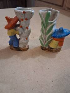 lot 135 image: Two Hand-Painted Ceramic Figurine Vases Japan