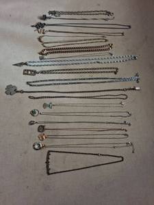 lot 139 image: Lot of 30 Metal Chain Necklaces with Pendants