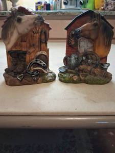 lot 161 image: Horse Head Bookends Pair Decorative Figurines 5 inches