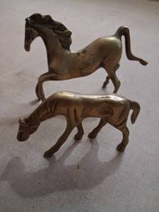 lot 162 image: Brass Horse Figurines Set of 3