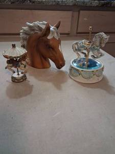 lot 165 image: Lot of 3 Decorative Horse Head and Carousel Horse Figurines