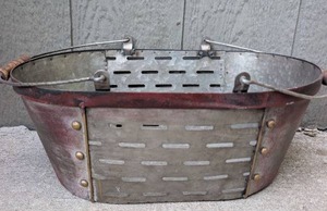 lot 1500 image: Metal Oval Basket with Handles