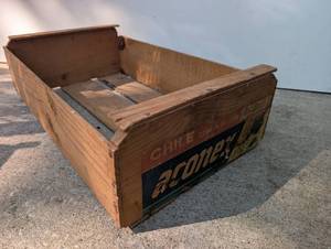 lot 2001 image: Vintage Wooden Table Grapes Crate