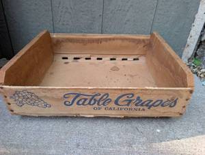 lot 2002 image: Vintage Top Brass Table Grapes Wooden Crate