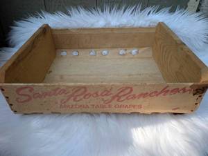 lot 2003 image: Vintage Santa Rosa Grapes Crate