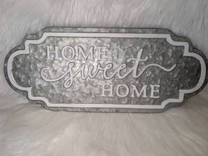 lot 2517 image: Home Sweet Home Decorative Wall Plaque