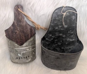 lot 2527 image: Metal Sponge Holder  Wall Hanging Storage