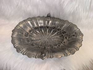 lot 2530 image: Decorative Metal Dish&nbsp