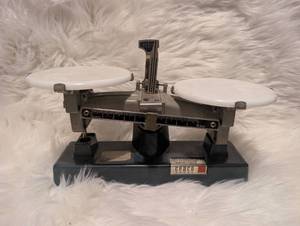 lot 3000 image: Vintage Cenco Scientific Balance Scale
