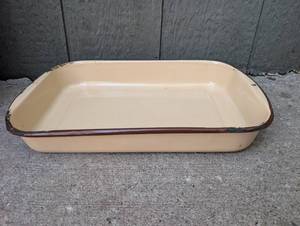lot 3003 image: Vintage Enamelware Cooking Pan