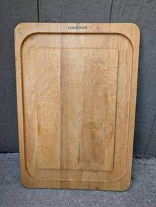 lot 3013 image: Wooden Cutting Board