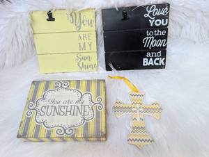 lot 3503 image: Hobby Lobby Home Accents Lot 4-Piece Wooden Sign Set with Cross Ornament