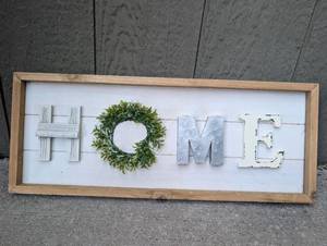 lot 3509 image: HOME Wall Art Sign with Green Wreath Detail - new