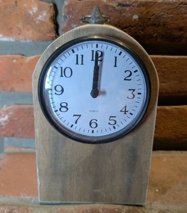 lot 4001 image: Quartz Tabletop Clock with Arched Wooden Case