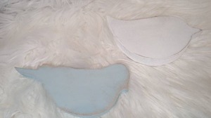 lot 4021 image: Wood Bird Figurines White and Blue Set of 2- new