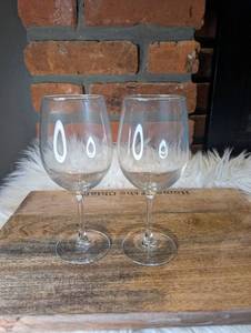 lot 4025 image: Wine Glasses - 2 ct