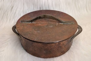 lot 4029 image: Vintage Round Cooking Pot with Lid and Handles