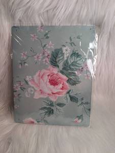 lot 4105 image: Decorative Metal Sign with Floral Design Pink Rose Gray Background- new