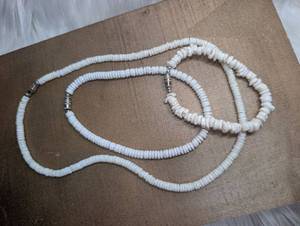 lot 4506 image: White Beaded Jewelry Lot - 3 Pieces