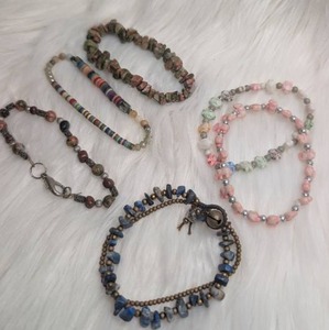lot 4508 image: Lot of 6 Beaded Bracelets Mixed Stones and Styles