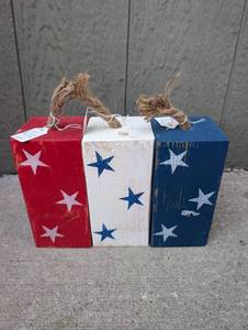 lot 5001 image: Handmade Patriotic Star Wooden Blocks Red White Blue - 3 ct - new