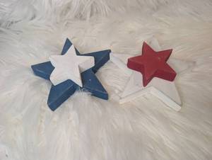 lot 5002 image: Wooden Star Decorative Accents 4 Piece Set Blue White Red- new