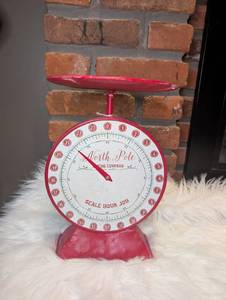 lot 5505 image: North Pole Trading Company Decorative Scale