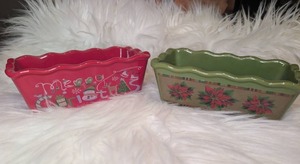 lot 5709 image: Nantucket 2-Piece Holiday Ceramic Loaf Pans Red Green Poinsettia